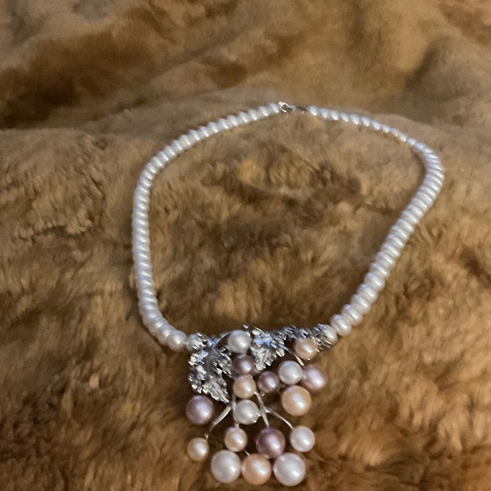 NEW PEARL NECKLACE SMITHSONIAN INSTITUTION. STUNNING